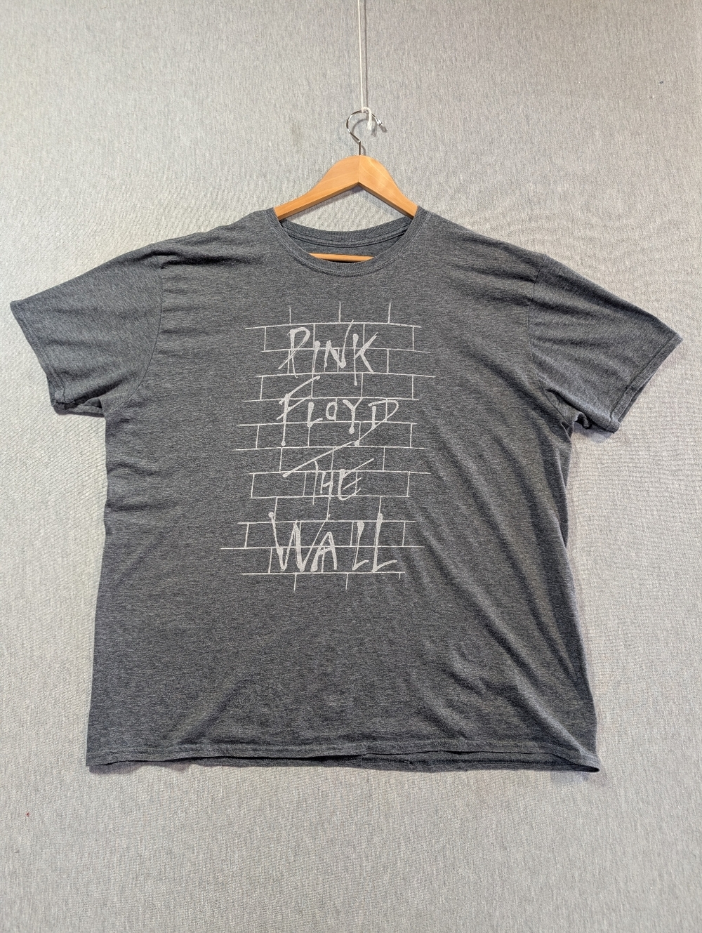 Pink Floyd "The Wall" T-Shirt 2XL Gray Graphic Front